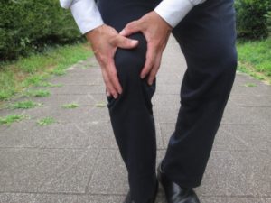 膝痛の原因や症状とは？